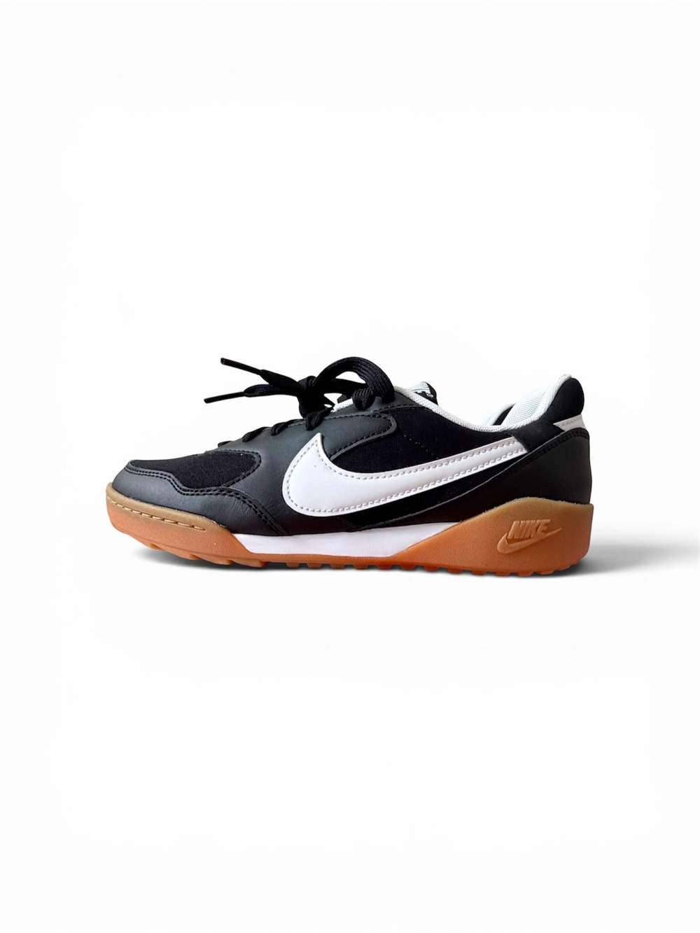 NWOB Women’s Nike TERRA MANTA SNEAKER SZ 9